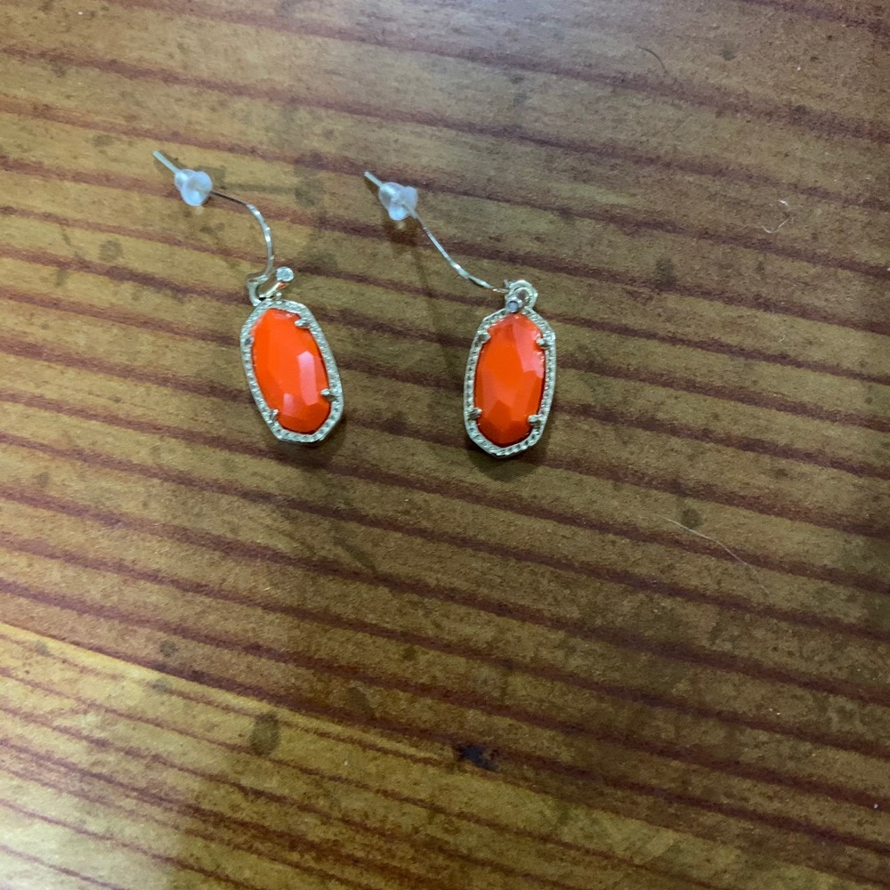 Kendra Scott NWOT LEE GOLD EARRINGS